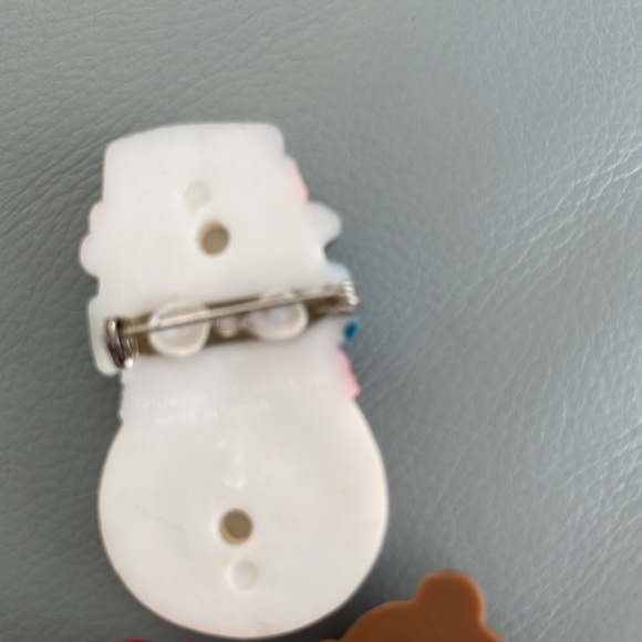 Three 1980’s Plastic Christmas Brooches - Picture 4 of 4